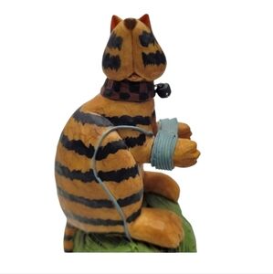 Williraye Studio 2008 "Spinning Yarns" figurine specifically a "Knitten Kitten"